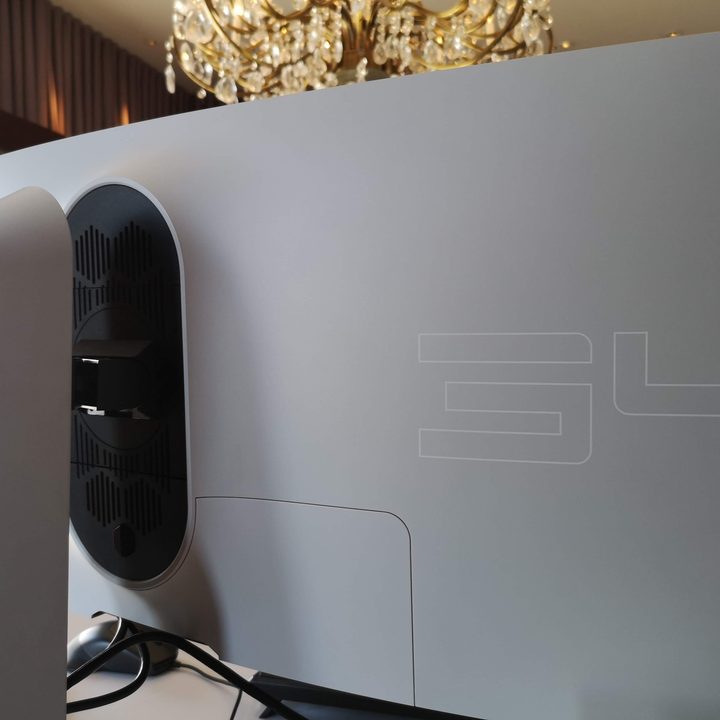 alienware gaming mouse keyboard monitor gamescom 2019 curved 34 rear view