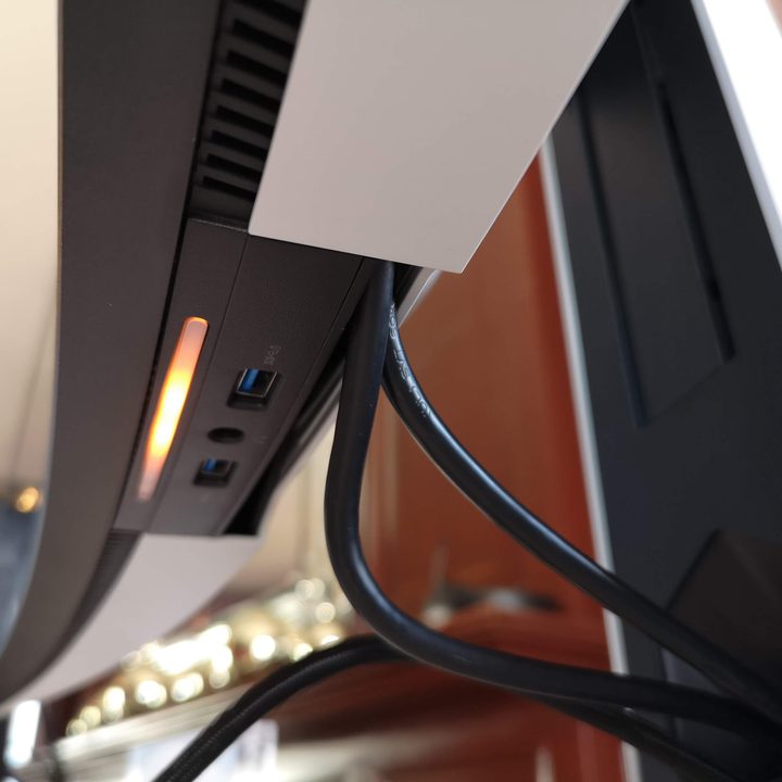alienware gaming mouse keyboard monitor gamescom 2019 led lighting and ports