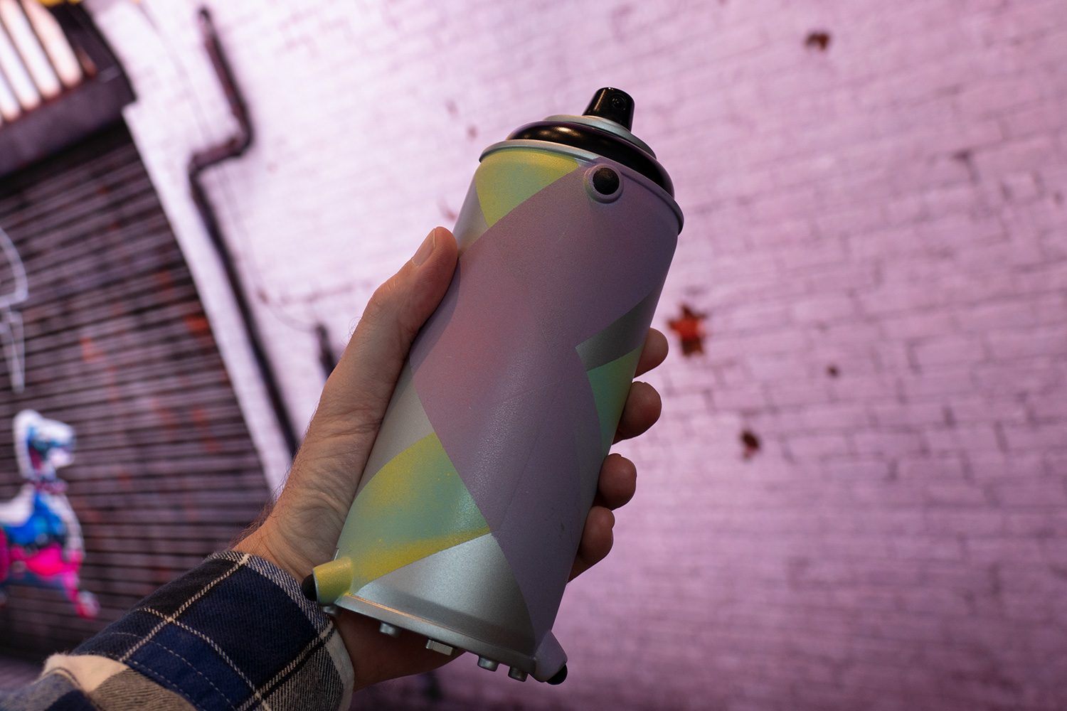 samsung kx london graffiti spray case1