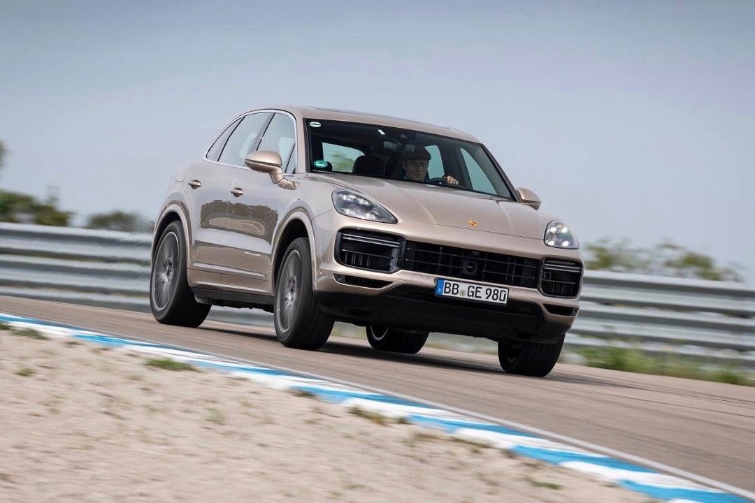 2020 porsche cayenne turbo s e hybrid sets lap record at unfinished gotland ring