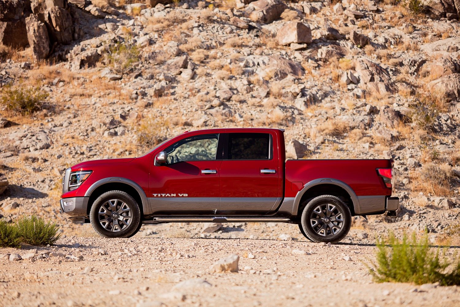 2020 nissan titan photos and specs