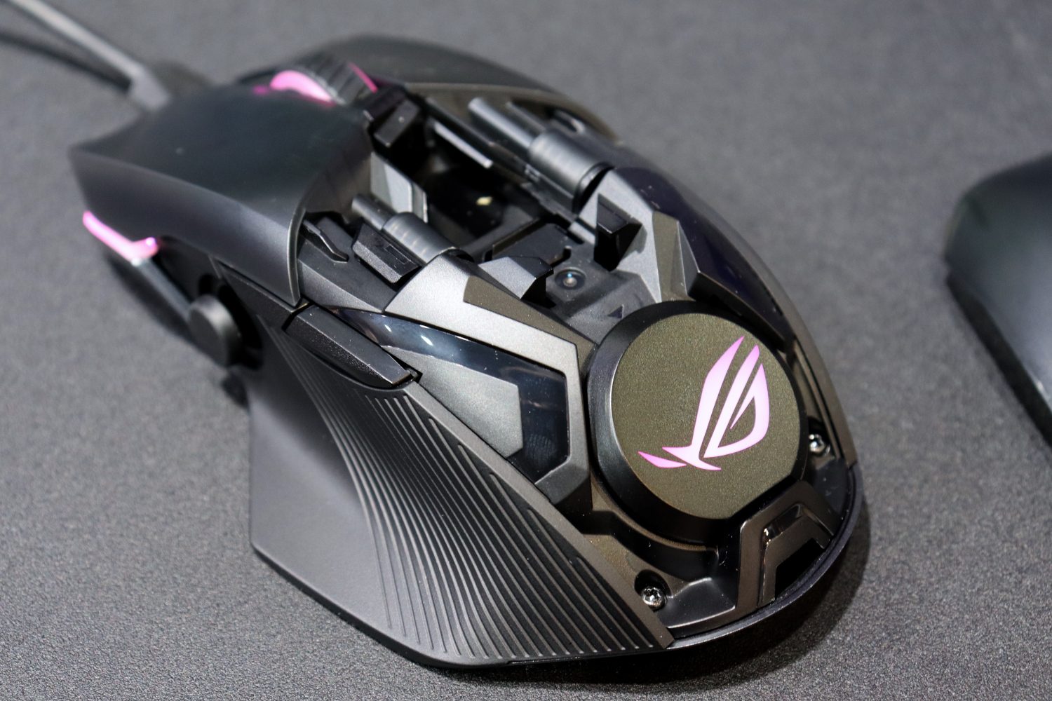 Asus Chakram gaming mouse