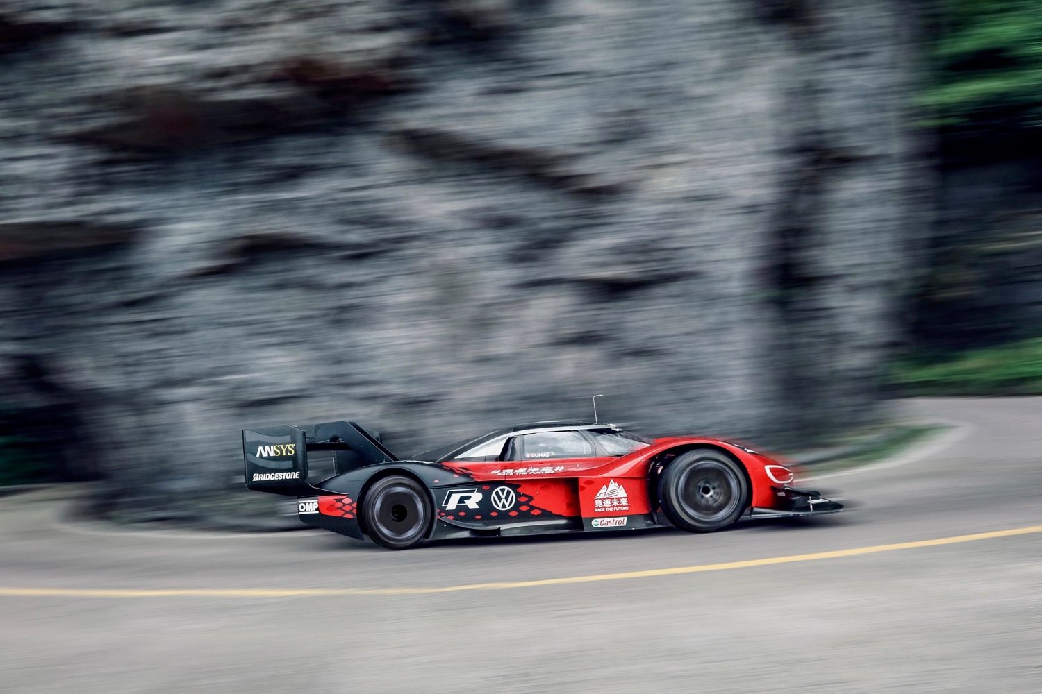 volkswagen id r electric car tianmen mountain china record attempt i d