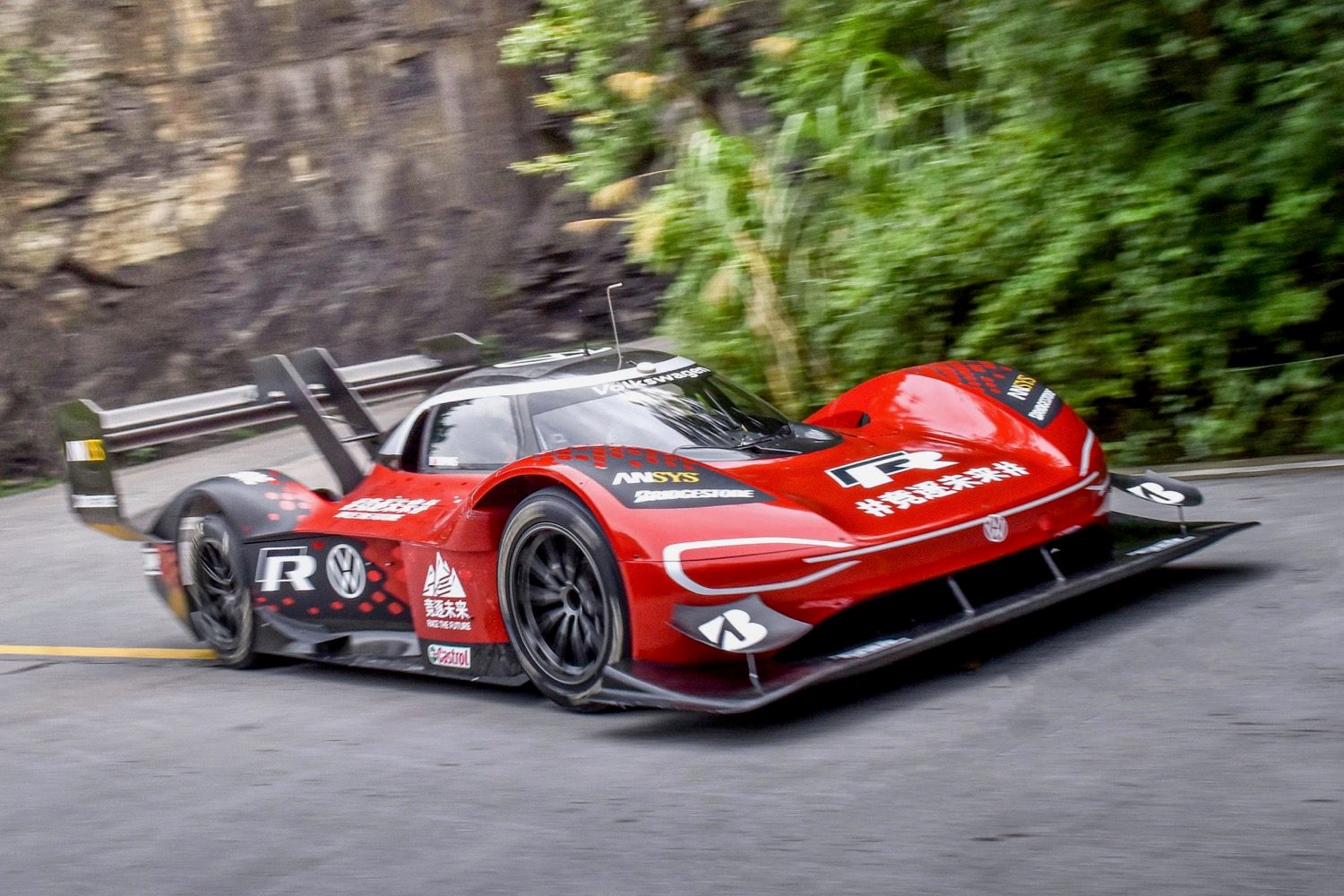 volkswagen id r electric car tianmen mountain china record attempt i d