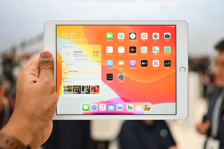 iPad 7th generation hands-on holding in horizontal mode