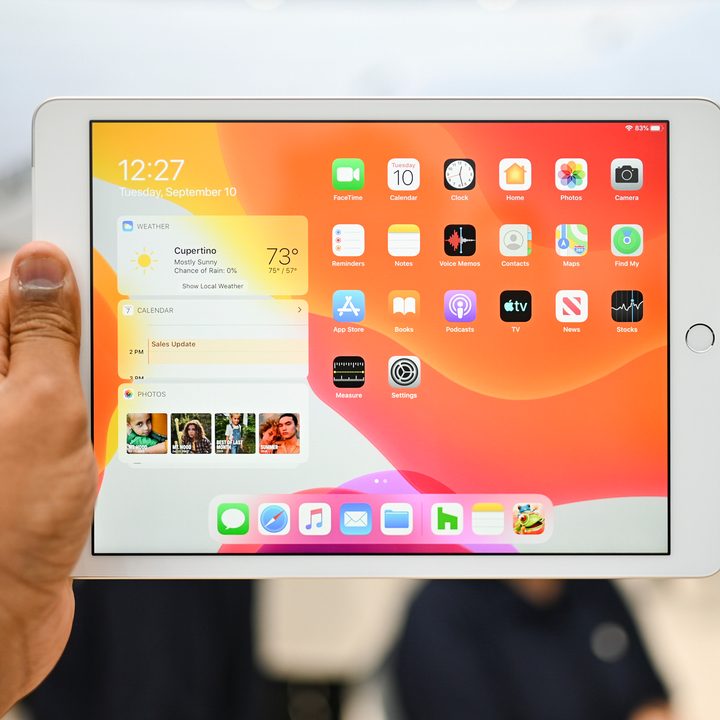 iPad 7th generation hands-on holding in horizontal mode