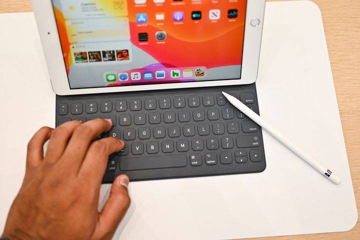 iPad 7th generation hands-on using keyboard with pencil