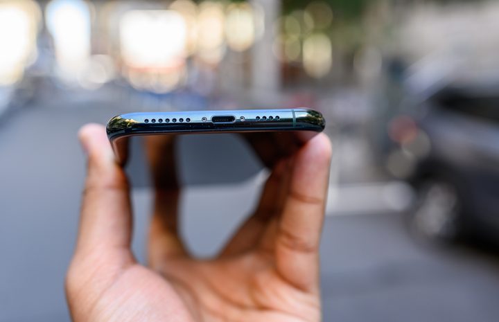 iPhone 11 Pro Max charging port