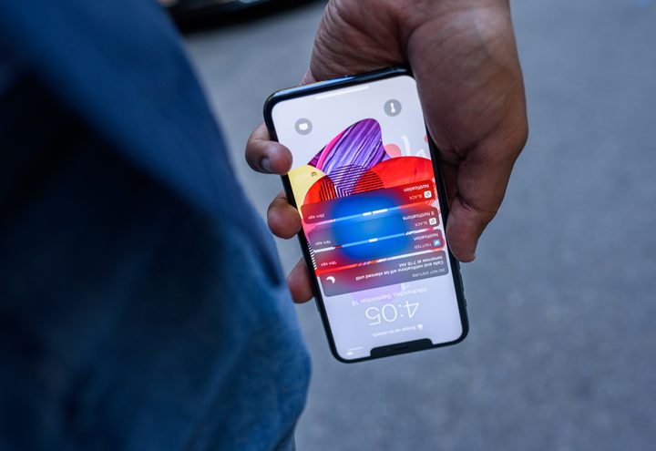 iPhone 11 Pro Max screen upside down