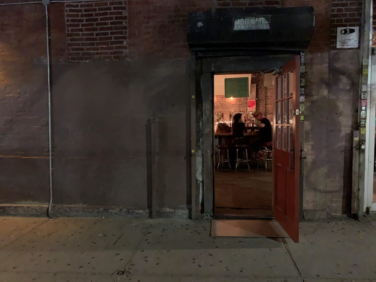 iPhone XS Max doorway