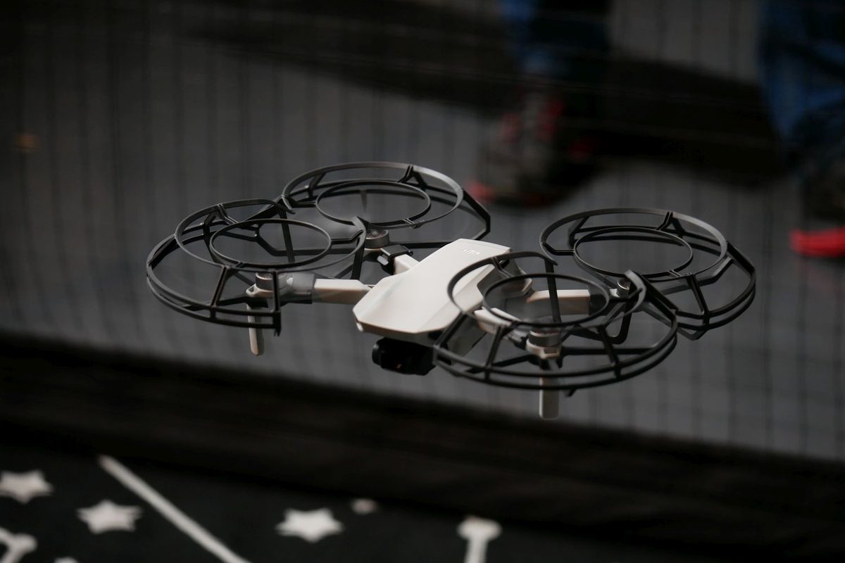 DJI Mavic Mini hovering