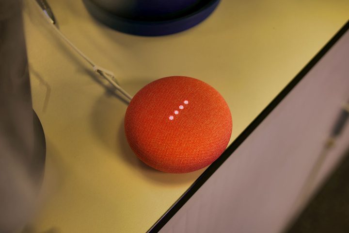 Google Nest Mini LED lights