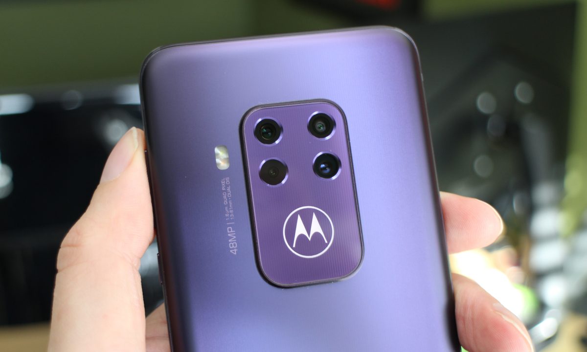 Motorola One Zoom cameras
