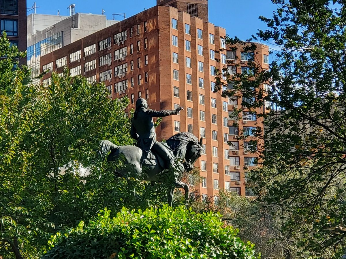 note 10 plus statue digital zoom