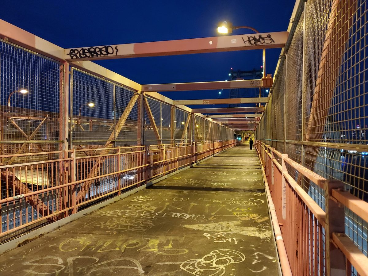 note 10 plus williamsburg bridge