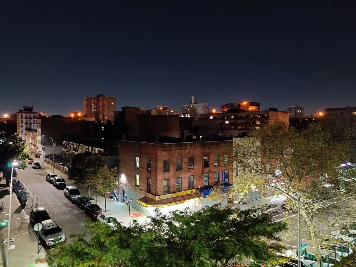 oneplus 7t deli nighttime