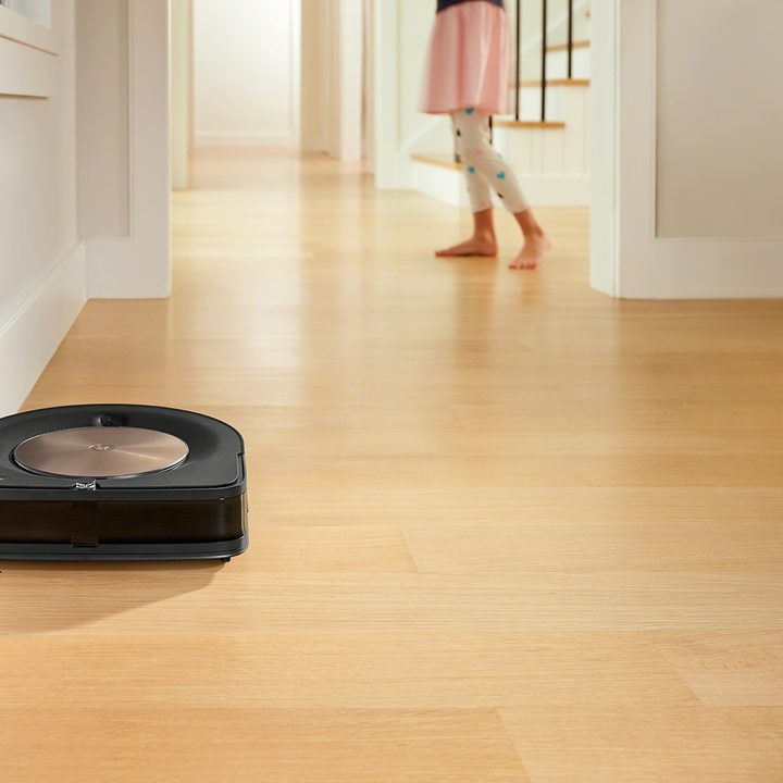 Roomba S9 in action.