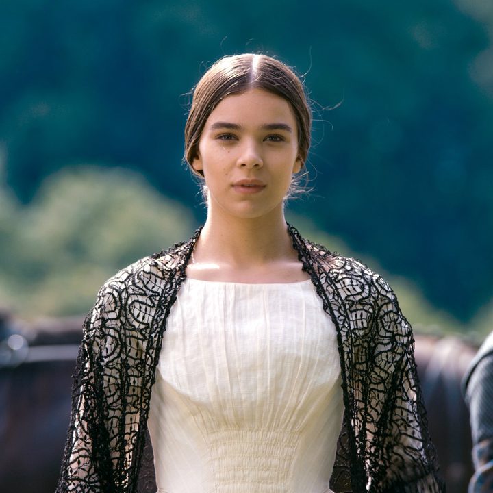 Hailee Steinfeld in Dickinson
