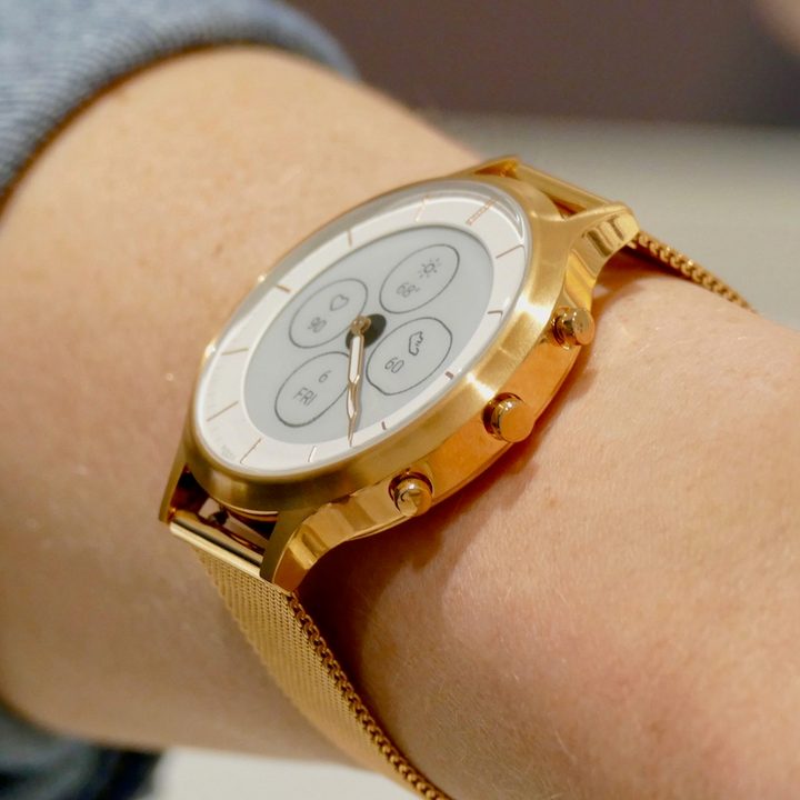 fossil hybrid hr smatwatch news gold wrist