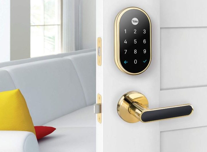 Yale smart lock in a gold finnish.