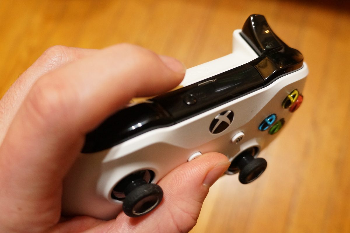 Xbox Wireless Controller pairing button