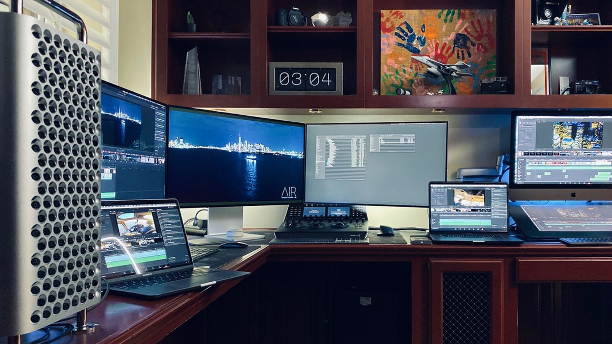 8k videographer office