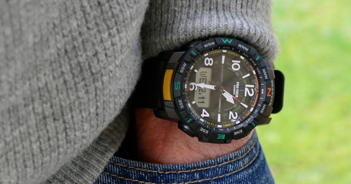 Weekend hikers need the connected Casio Pro Trek PRT-B50 watch on 