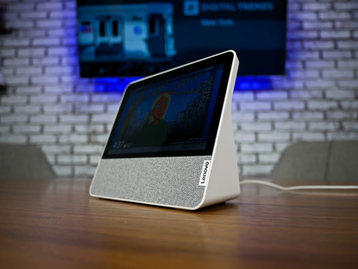 Lenovo Smart Display 7 side shot