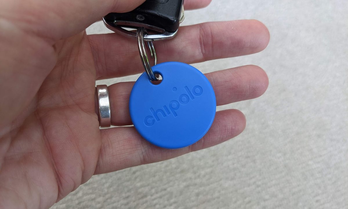 Chipolo ONE 2020 attached to keys in hand.