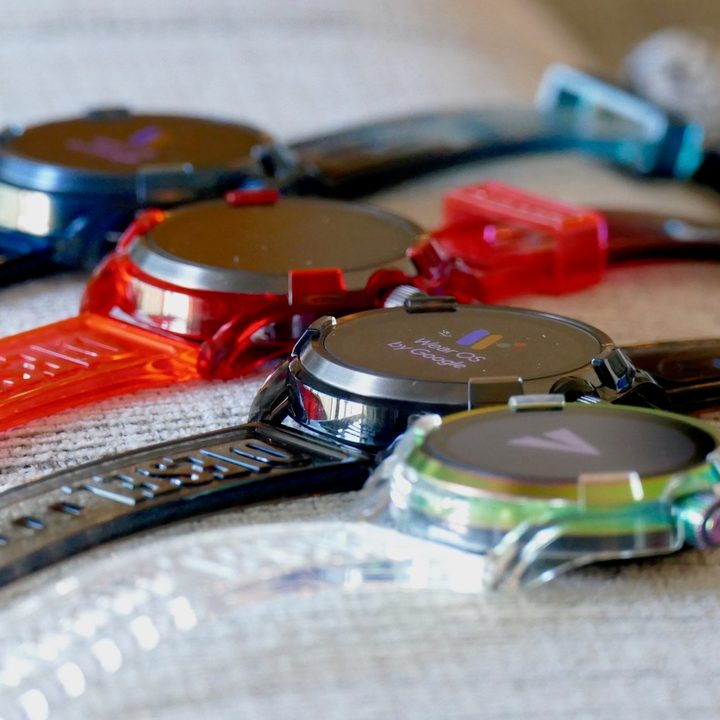 The different strap and case colors available for the Diesel On Fadelite.