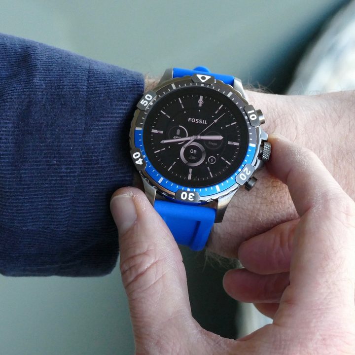 best smartwatches wearables ces 2020 fossil gen 5 diver blue