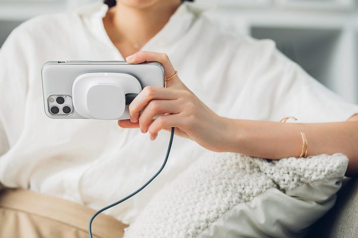 Moshi snap to wireless charger