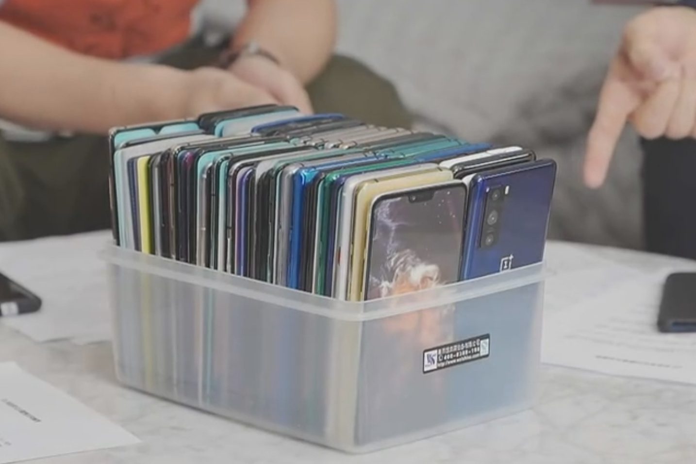 alleged oneplus 8 lite shown in pete lau video dummy pictures 2