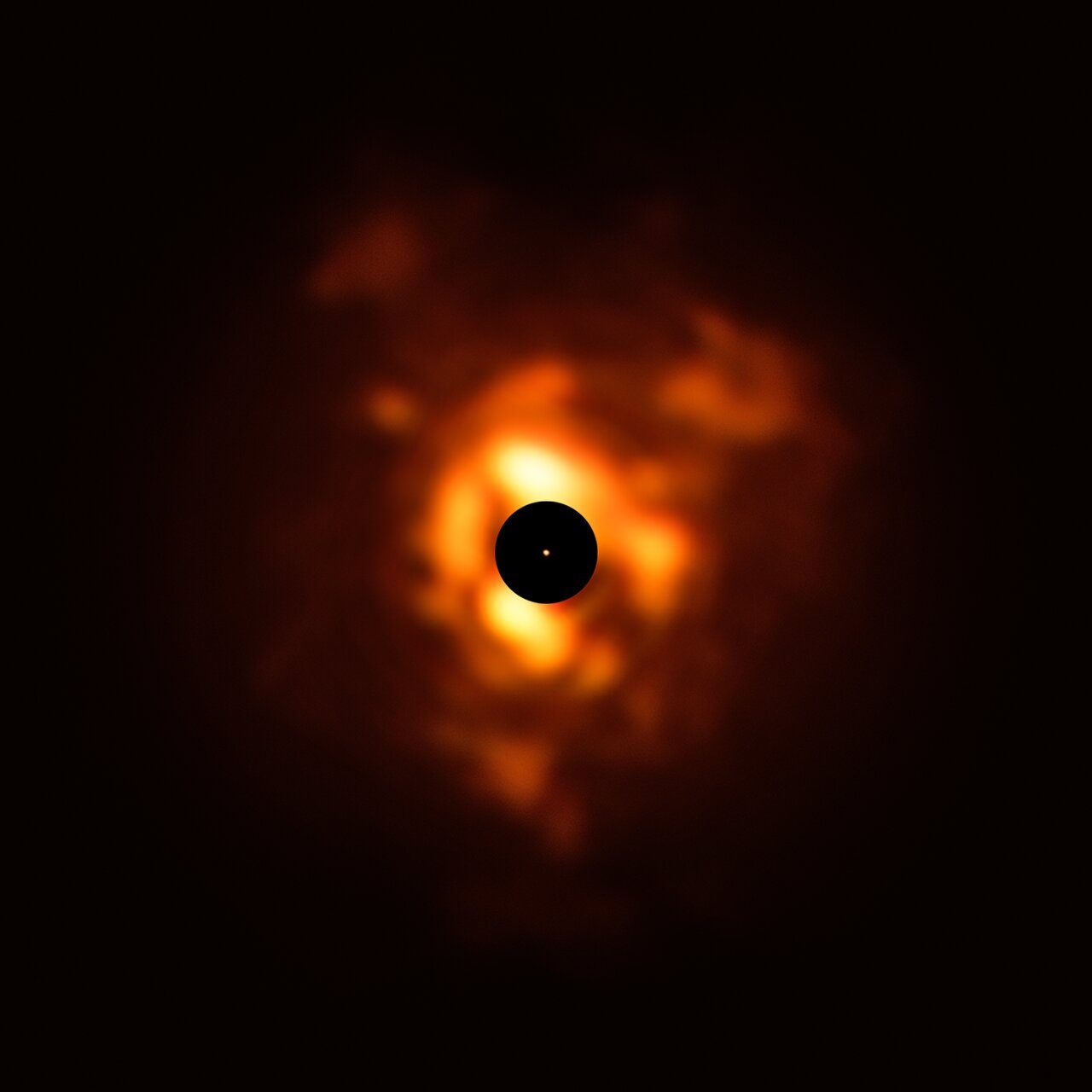 This image, obtained with the VISIR instrument on ESO’s Very Large Telescope, shows the infrared light being emitted by the dust surrounding Betelgeuse in December 2019.
