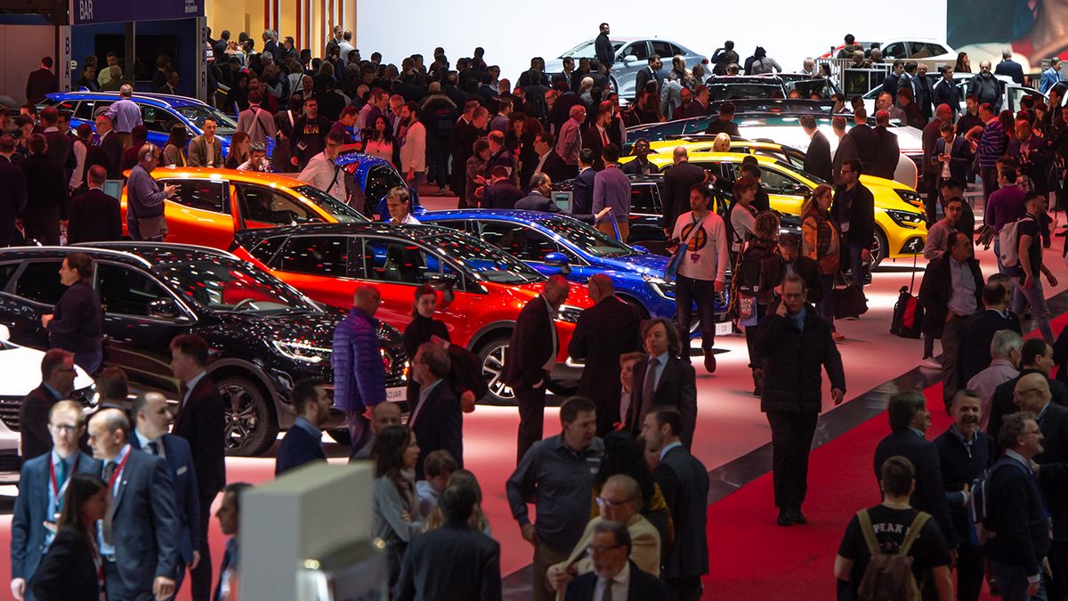 geneva motor show crowd