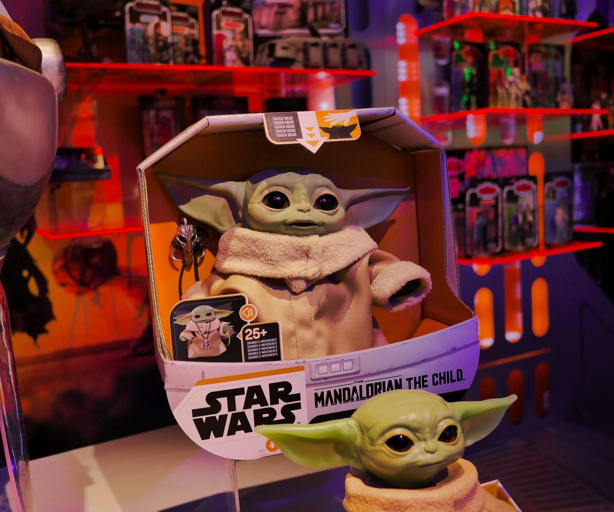 Hasbro Baby Yoda Mandalorian in box