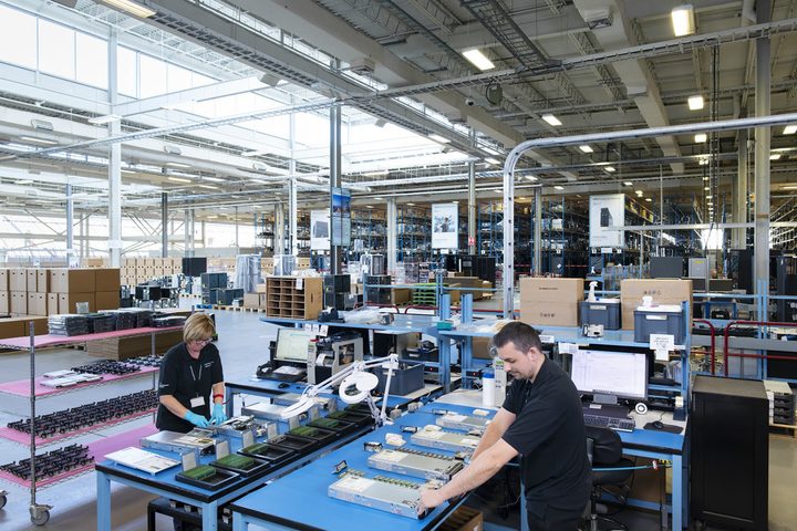 HPE Technology Renewal Center man working