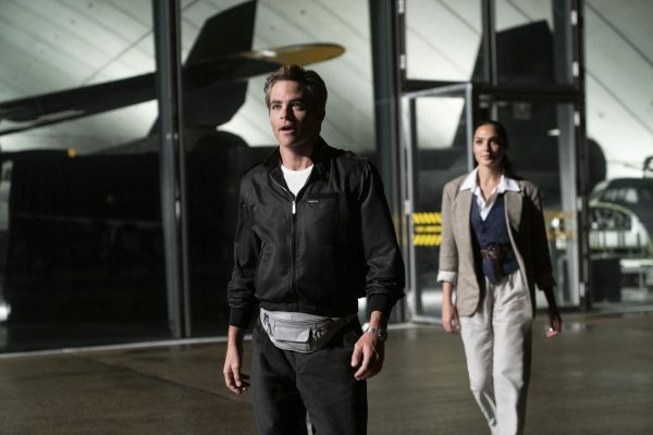 Chris Pine and Gal Gadot in Wonder Woman 1984