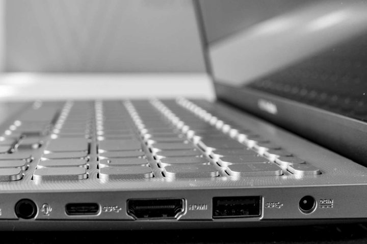 Image of a USB 3 SuperSpeed port.