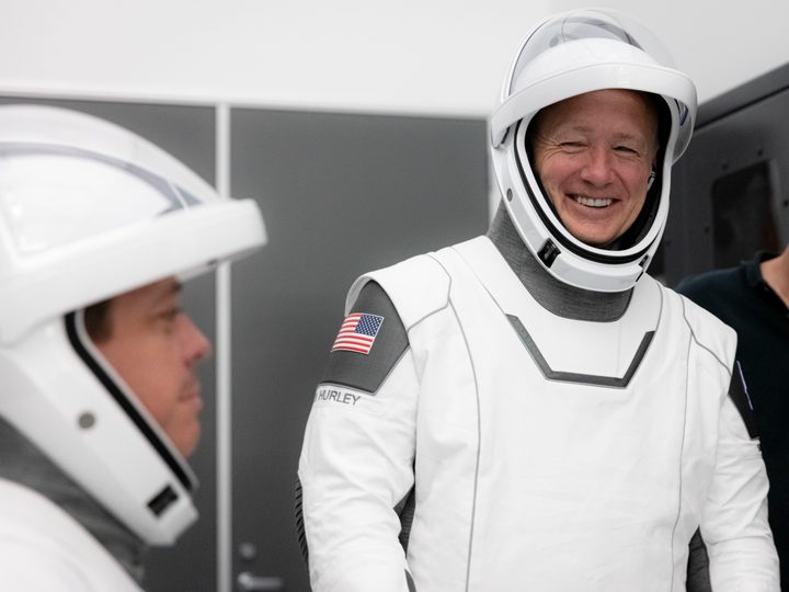Bob Behnken (left) and Doug Hurley participating in SpaceX's flight simulator.