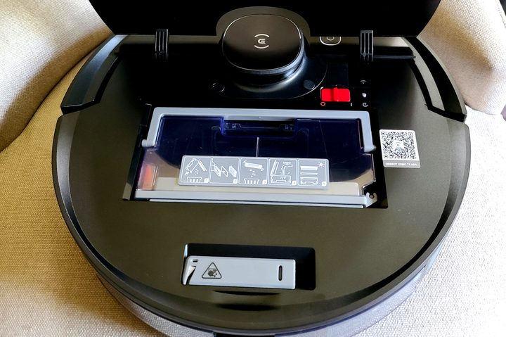 DEEBOT T8 AIVI bin and power button