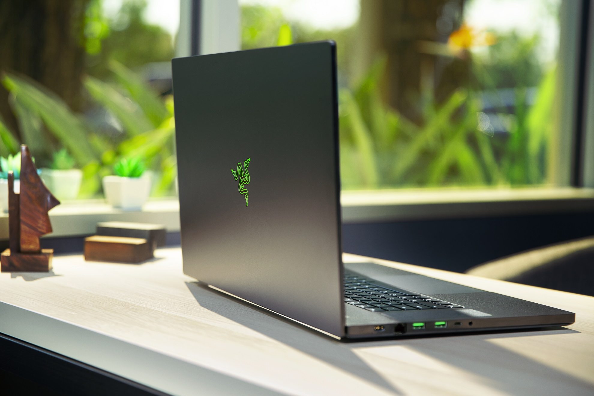 Razer brings eight-core Core i7 and thinner bezels to the powerful