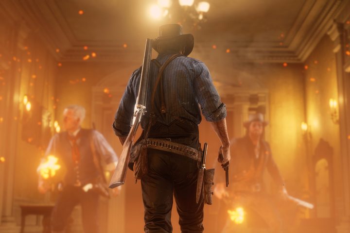 Arthur Morgan walks into a burning house in Red Dead Redemption 2