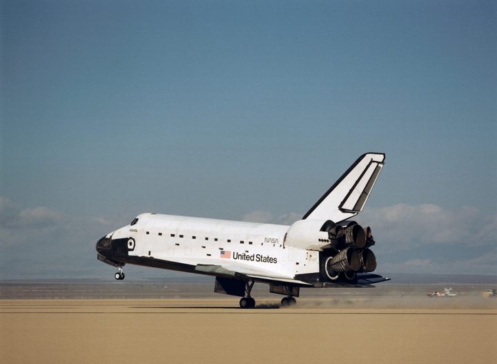 The space shuttle Atlantis lands at Edwards Air Force Base in 1989