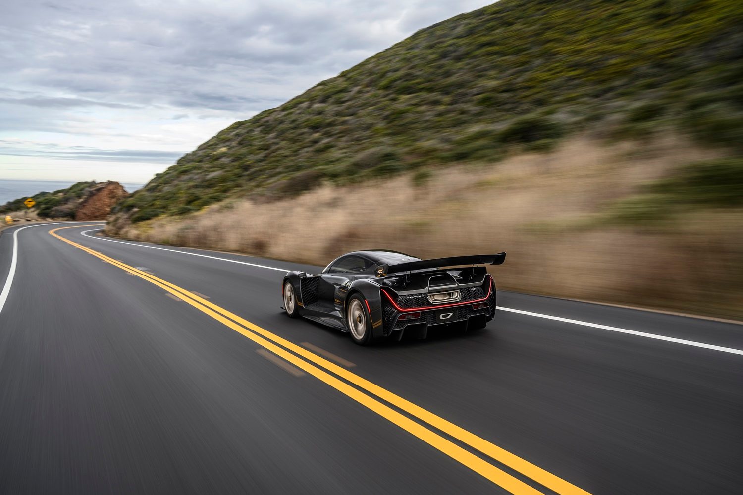 czinger 21c is a 3d printed plug in hybrid hypercar 11