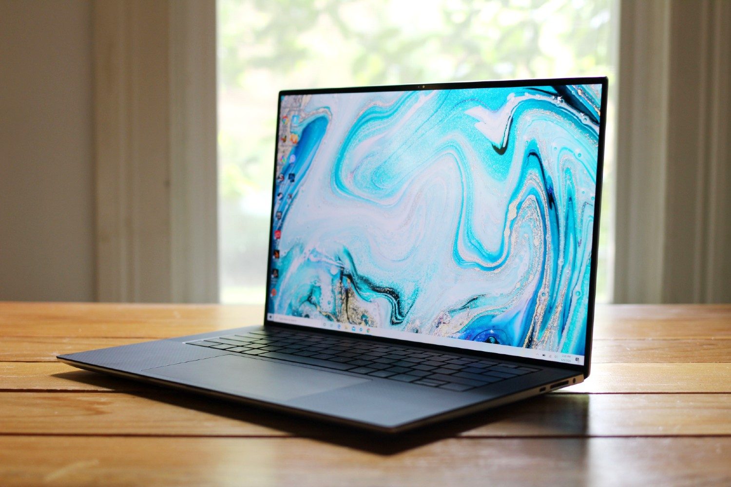 Dell XPS 15 front view.