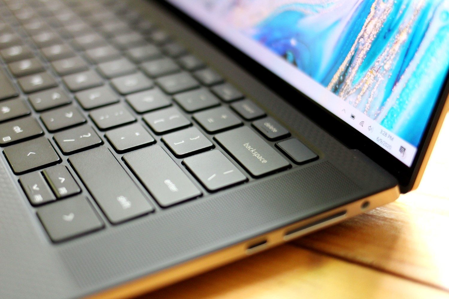 Dell XPS 15 side view.