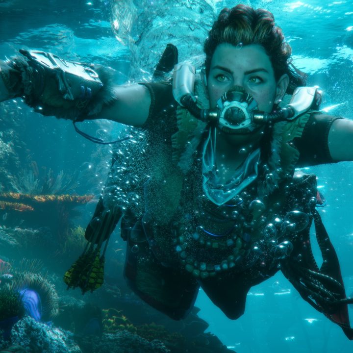 Aloy swimming underwater in Horizon Forbidden West.