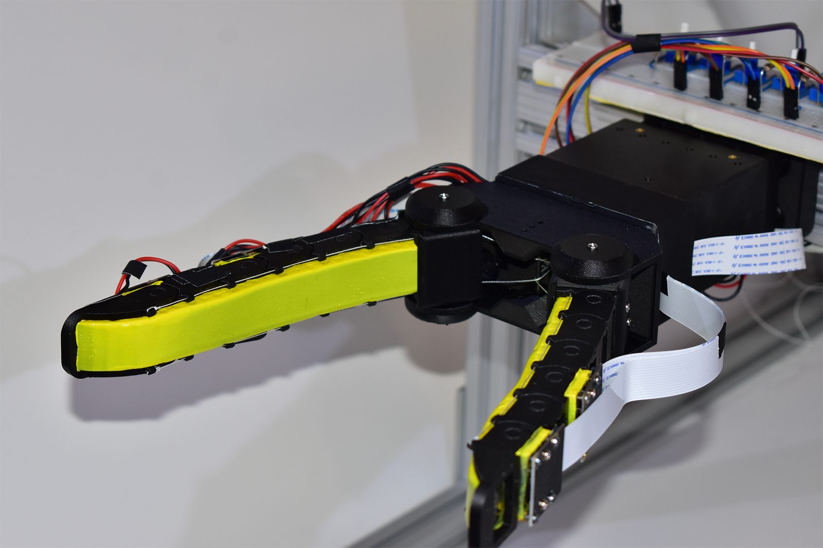 mit csail gelflex robot hand camera gripper closeup copy