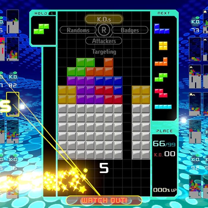 Player attacking in Tetris 99.